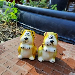 Puppy Salt & pepper shakers.